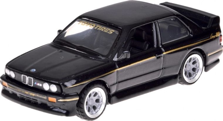 autentikus részletek és fém kivitel