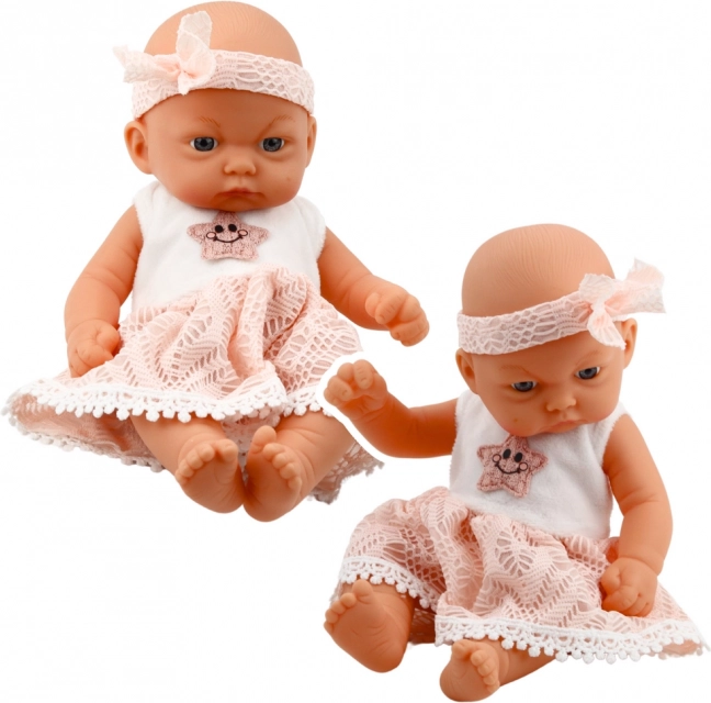 Babapelenka rózsaszín ruhában és fejpánttal