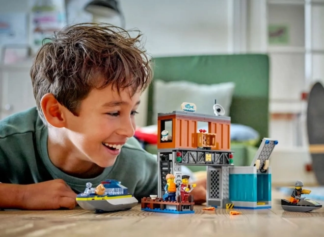 Rendőrhajó és tolvaj rejtekhely LEGO City