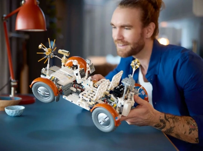 Lego Technic Nasa apollo holdjáró modell