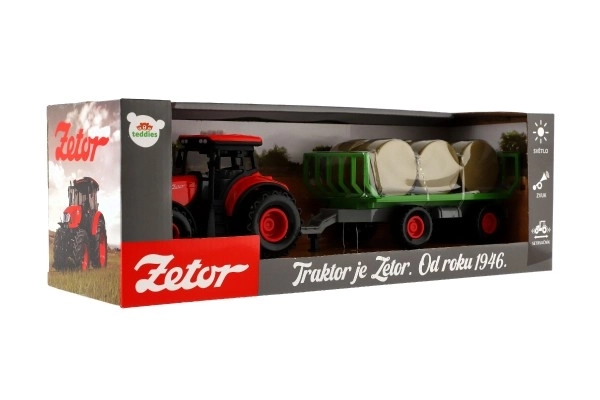 Zetor traktor utánfutóval és bálákkal