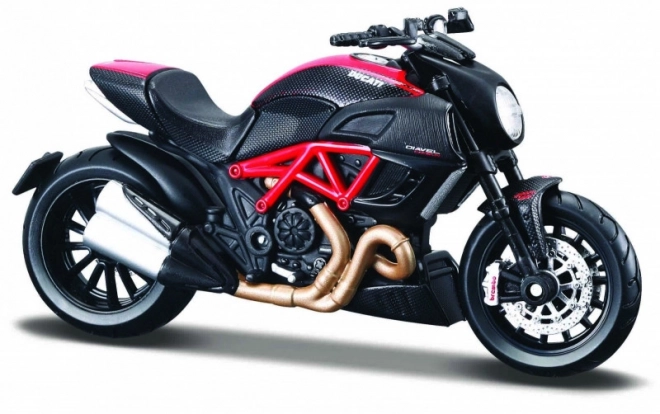 Ducati Diavel Carbon fémmodell 1:18 állványon