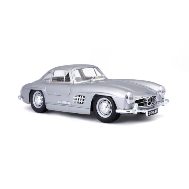 Mercedes-Benz 300SL ezüst modellautó 1:24 méretarányban