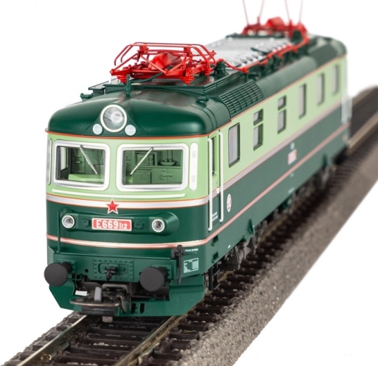 Precíz részletek és fém áramszedők