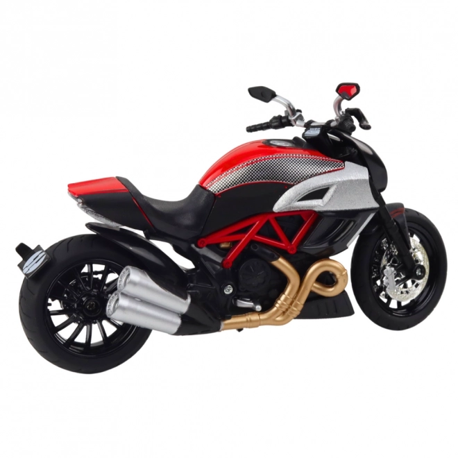 Sportos fém motorkerékpár fénnyel és hangokkal