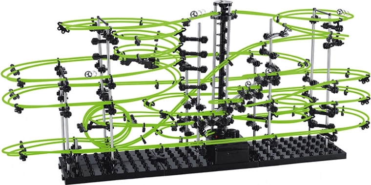 A spirális felvonó visszajuttatja a golyókat a startra