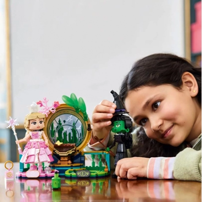 Elphaba és Glinda LEGO figurák