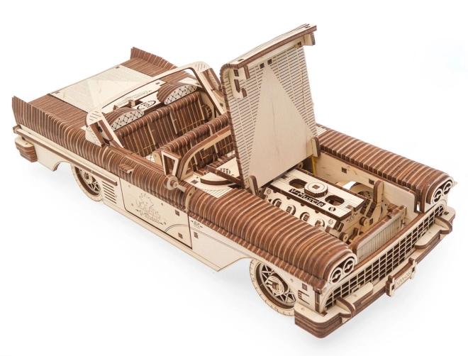 Részletgazdag, mozgó V8-as motor