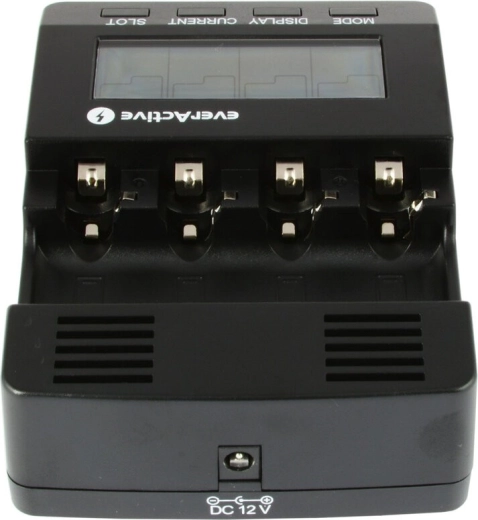 AA/AAA támogatás, adapterrel C/D is