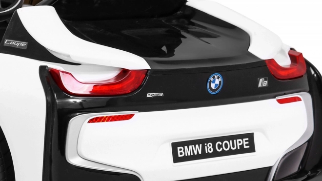 BMW I8 Lift Akkumulátoros Autó Fehér + távirányító + lassú indítás + 3 pontos övek + MP3 USB + LED dióda