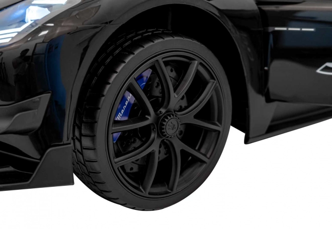 Maserati MC20 GT2 jármű fekete