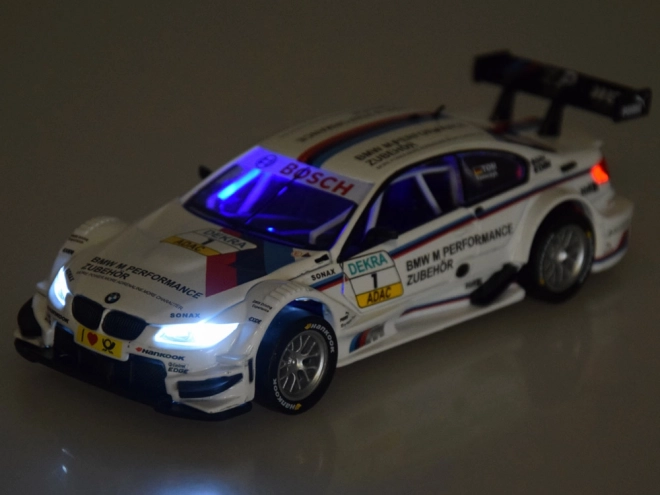 Fém BMW M3 DTM sportmodell 1:32 méretarányban hang- és fényhatásokkal