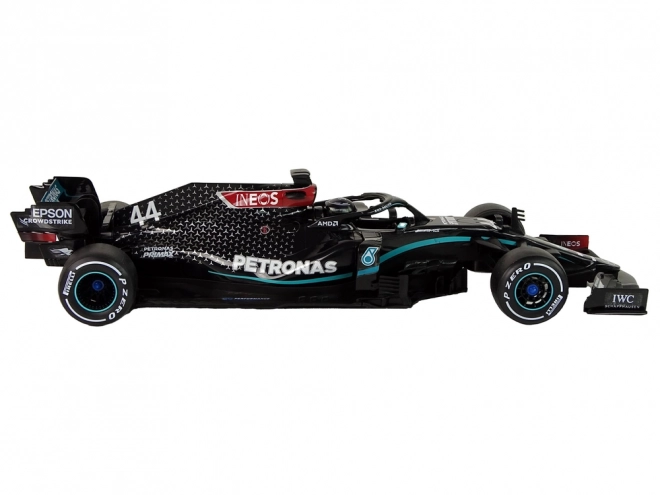 Mercedes-AMG F1 távirányítós versenyautó