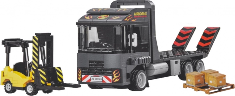 Részletgazdag kidolgozás és matricák