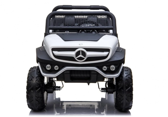 auto akkumulátorral fehér mercedes unimog 4x4