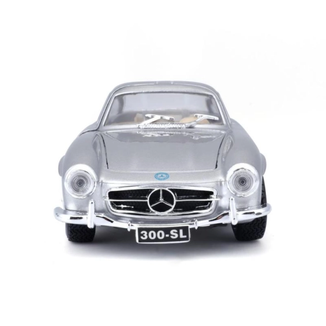 Mercedes-Benz 300SL ezüst modellautó 1:24 méretarányban