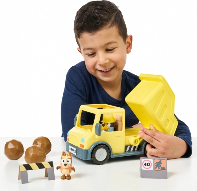 Bluey Szett Billenős Autóval és 2 Figurával