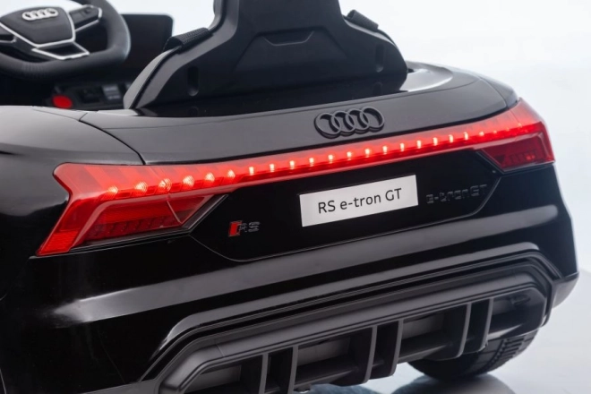 Elektromos kisautó gyerekeknek Audi RS e-tron GT fekete