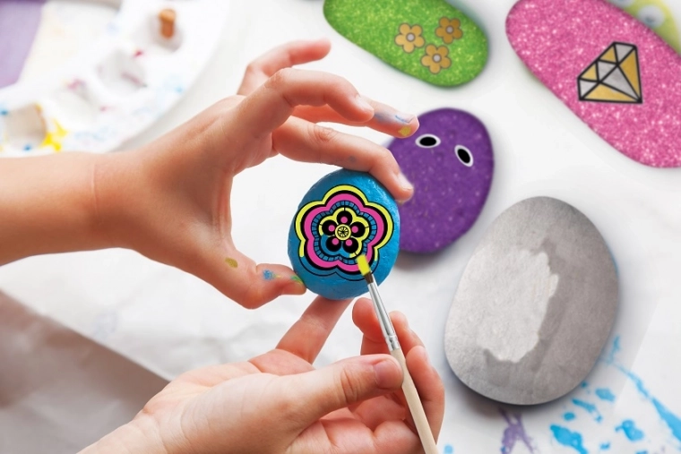 Sima kövek és precíz eszközök