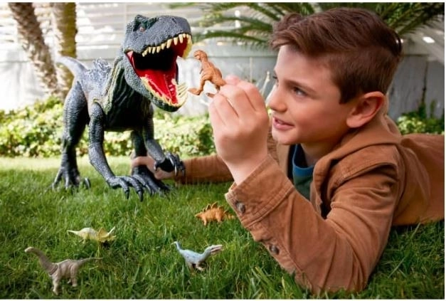 Jurassic World kolosszális Indoraptor figura