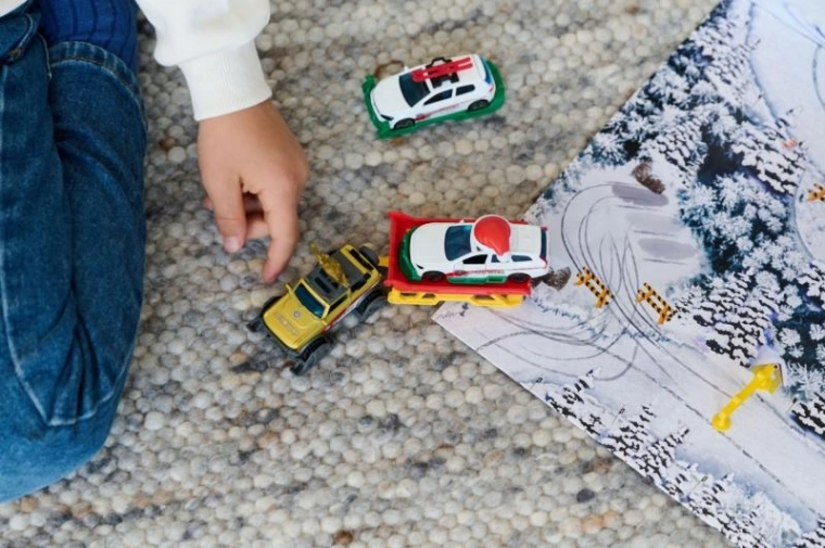 Részletgazdag fém kisautók 7,5 cm