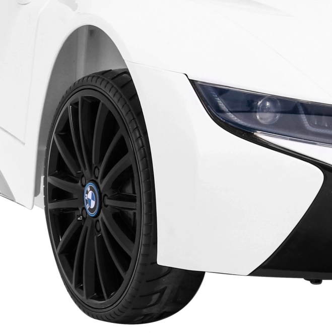 BMW I8 Lift Akkumulátoros Autó Fehér + távirányító + lassú indítás + 3 pontos övek + MP3 USB + LED dióda