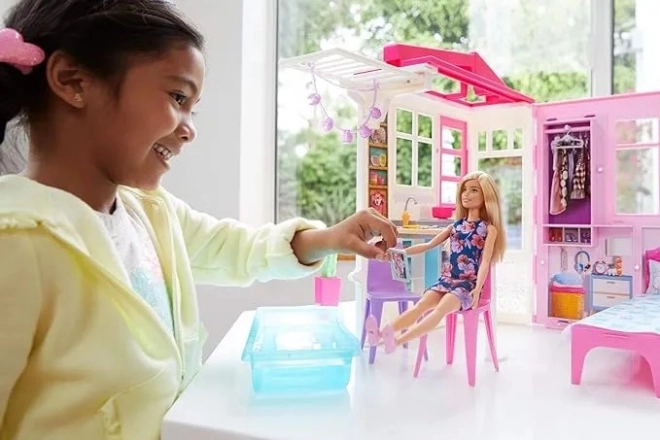 Barbie baba házikó kiegészítőkkel és babával