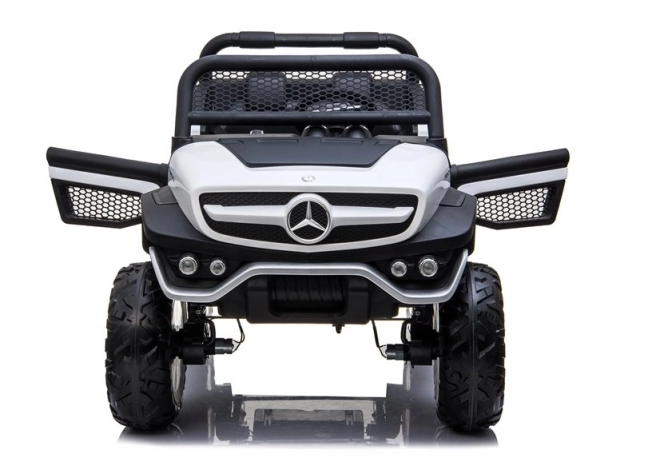 auto akkumulátorral fehér mercedes unimog 4x4