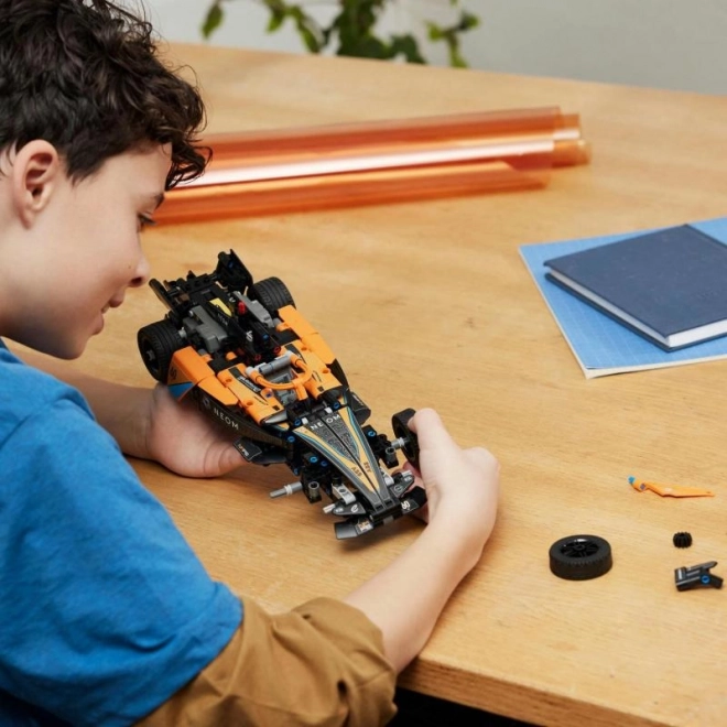 Lego Technic McLaren Forma E versenyautó