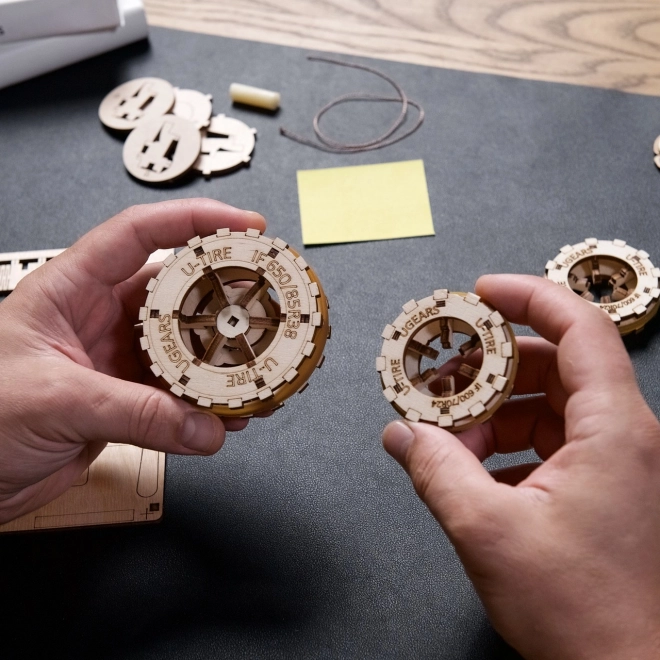 Ugears 3D mechanikus fa puzzle traktor