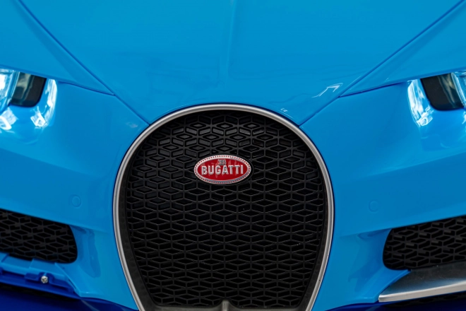 Bugatti Chiron Kék