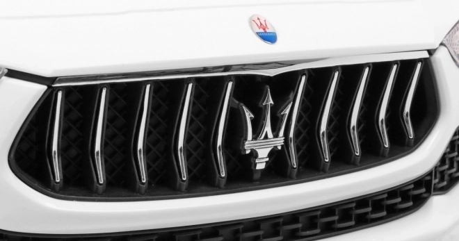Maserati Ghibli akkumulátor gyermekeknek Fehér + Távirányító + Lassú indítás + EVA + MP3 USB + LED