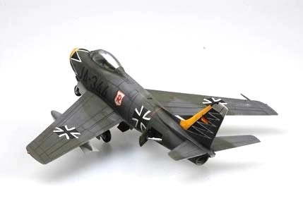 F-86F-40 Sabre plastik model repülőgép készlet