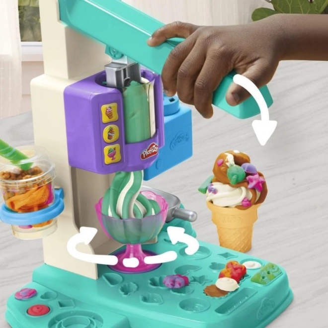 Play-Doh színpompás fagylaltkészítő