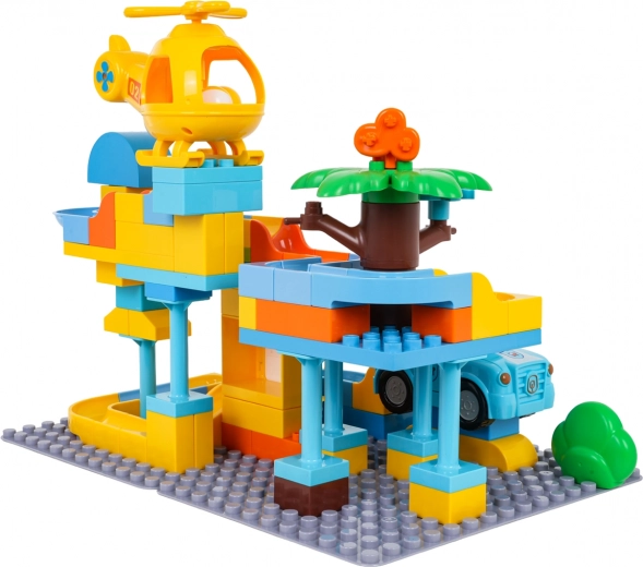 Helikopter és autó labdanyílásokkal