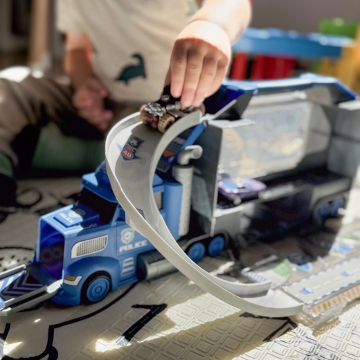 Kihajtható versenypálya akcióval