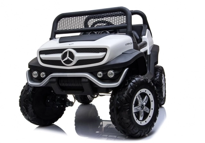 auto akkumulátorral fehér mercedes unimog 4x4