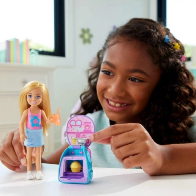 Barbie Chelsea baba hátizsákkal és cicával