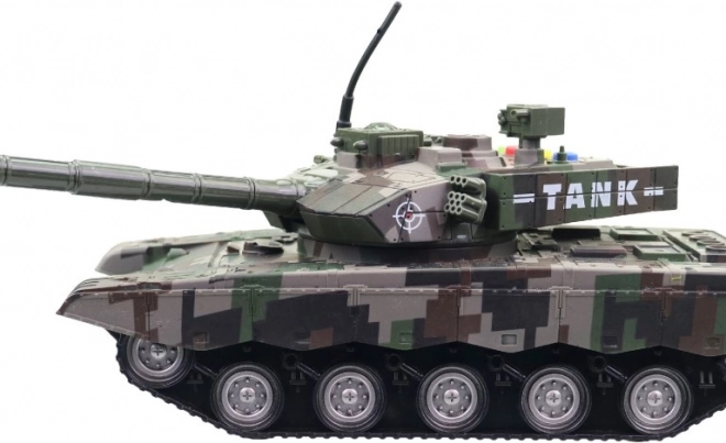 Elemről működő tank kis katonáknak