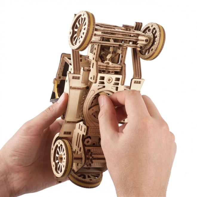 Történelmi mechanikus autó modell UGears