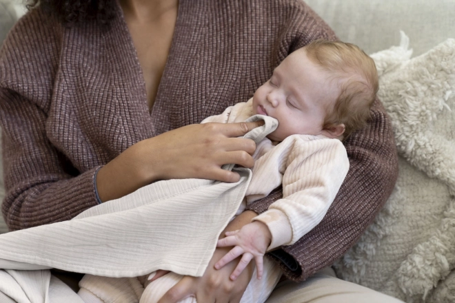 Deka Mom'n Play többcélú szoptatós takaró