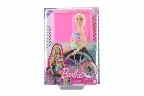 Barbie modell kerekesszékben kockás ruhában