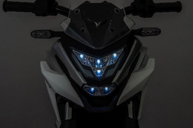 Honda NC750X motorkerékpár sárga