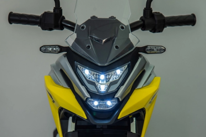 Honda NC750X motorkerékpár sárga