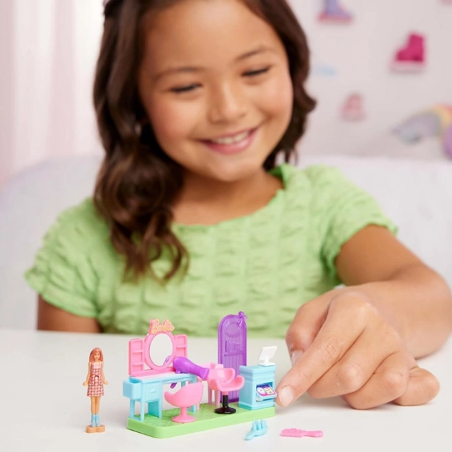Barbie Mini BarbieLand - Fodrászszalon mozgatható mini Barbie babával