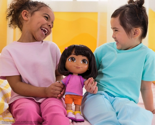 Énekel, beszél és játszik