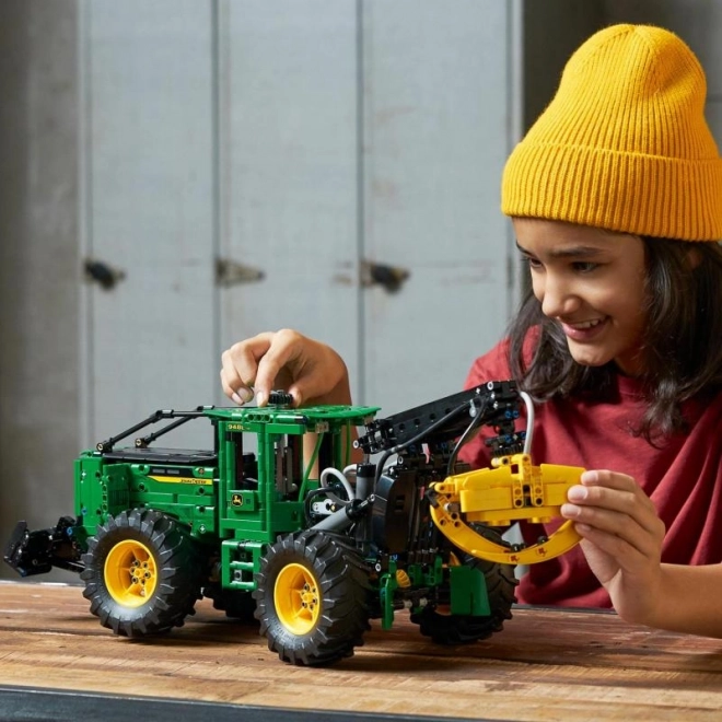 Lego Technic John Deere 948L-II erdei traktor