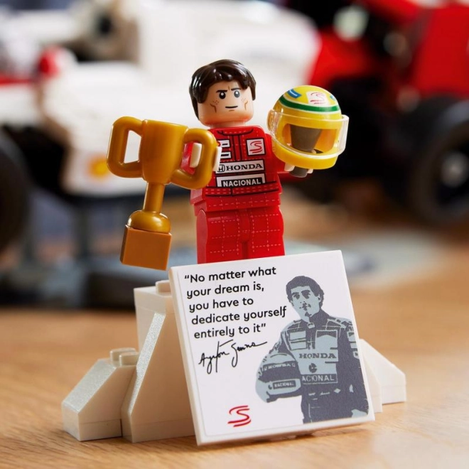 Ayrton Senna minifigura pódiumtalppal