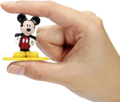 Kompakt fém kivitel részletgazdag kidolgozással