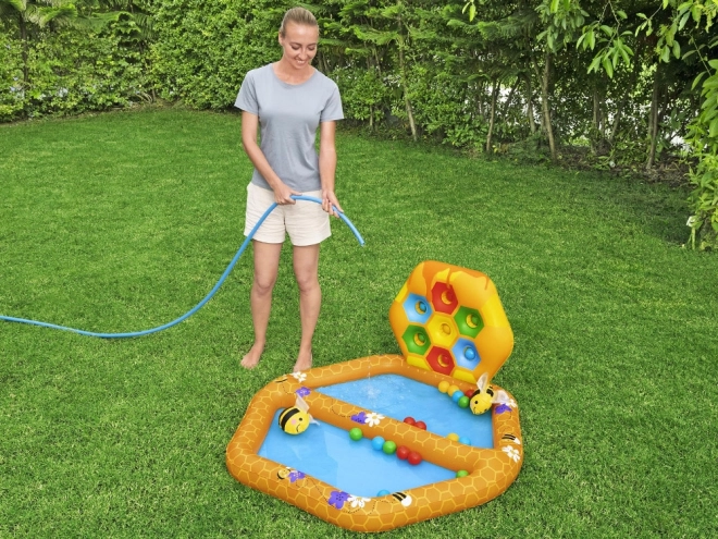 Játékkád bébiknek méhecskés labdákkal